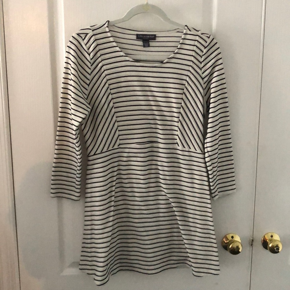 A Pea in the Pod Black and White Maternity Top SZ M